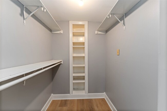 Building Photo - 2002 Fairview St