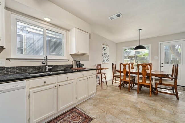 Building Photo - 9007 Jesse James Dr