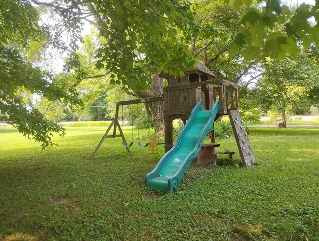 Building Photo - Charming 3-bedroom, 2.5-bathroom home loca...