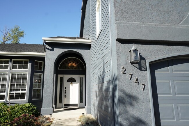 Building Photo - 2747 E Migratory Dr