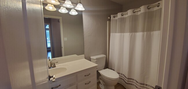 Building Photo - 18257 Springmill Ct