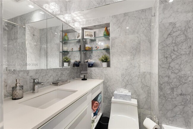 Building Photo - 1255 Collins Ave