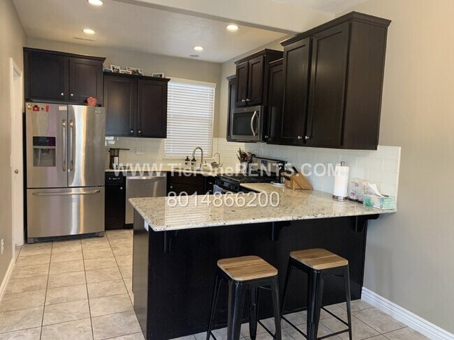 Building Photo - This property offers a NO DEPOSIT option available for qualified renters!