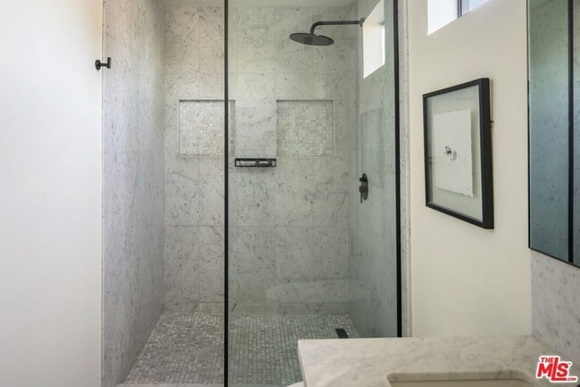 Building Photo - 913 Milwood Ave