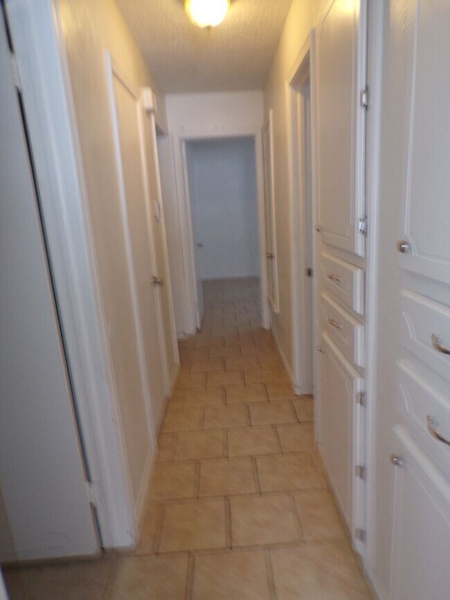 Building Photo - Great home located in Parklane