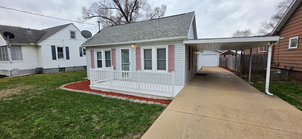 Building Photo - 3803 Granville Ave