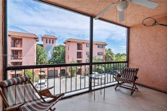 Building Photo - 660 Tennis Club Dr