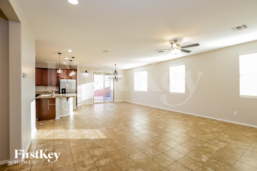 Building Photo - 7756 W Glass Ln