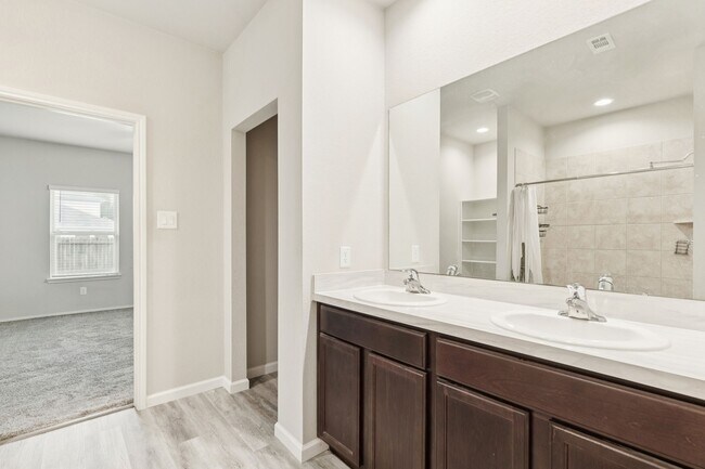 Building Photo - 15556 Mallow Ct