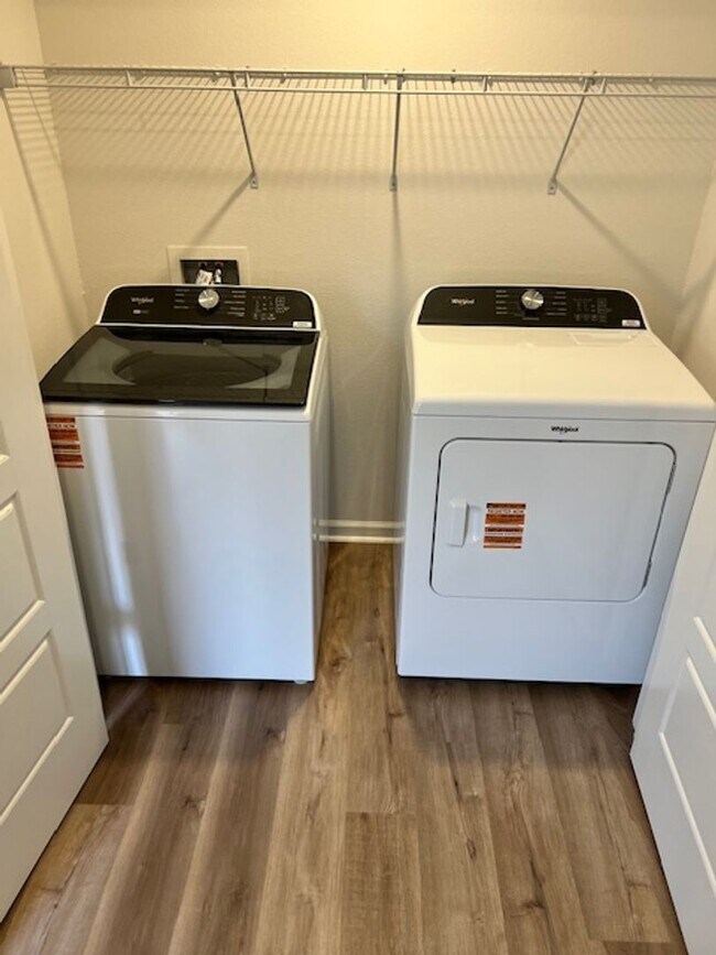 Building Photo - 964 Waterford Ln