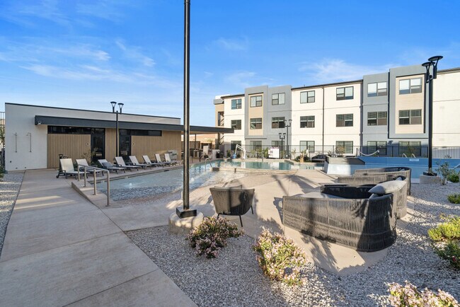 Building Photo - 206 N Chapparell Dr