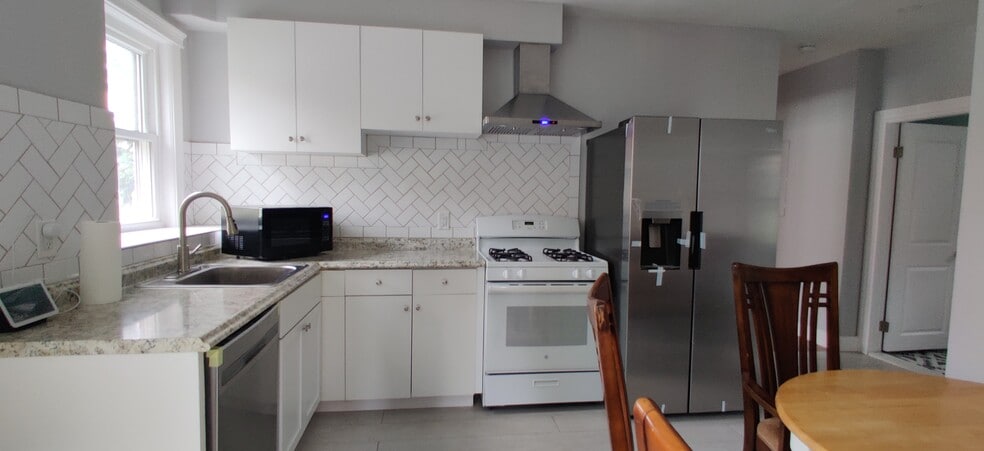 kitchen - 81 Bow St