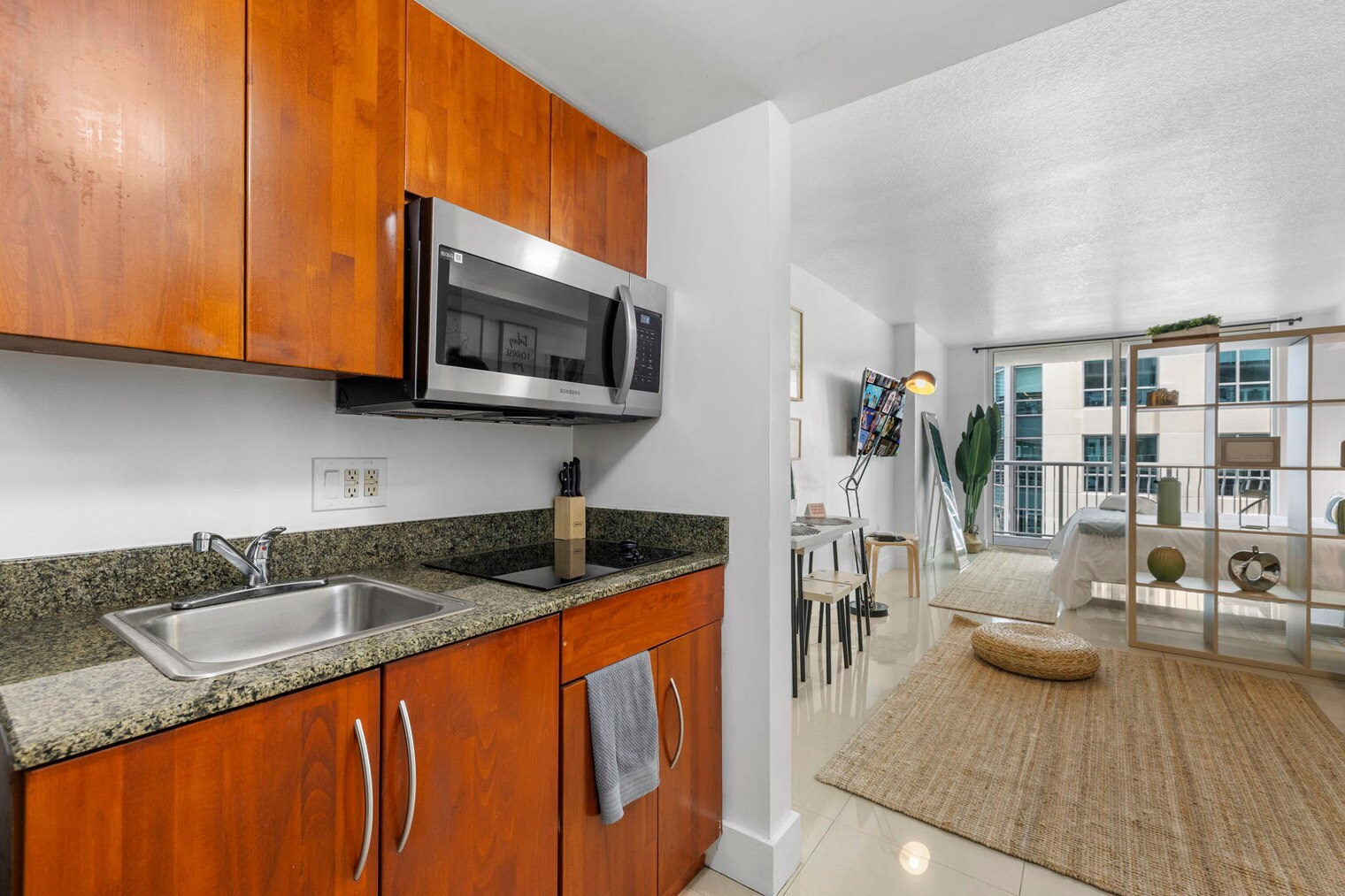 Building Photo - 1 SE 12th St