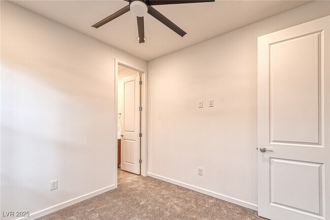 Building Photo - 643 Grey Saker St