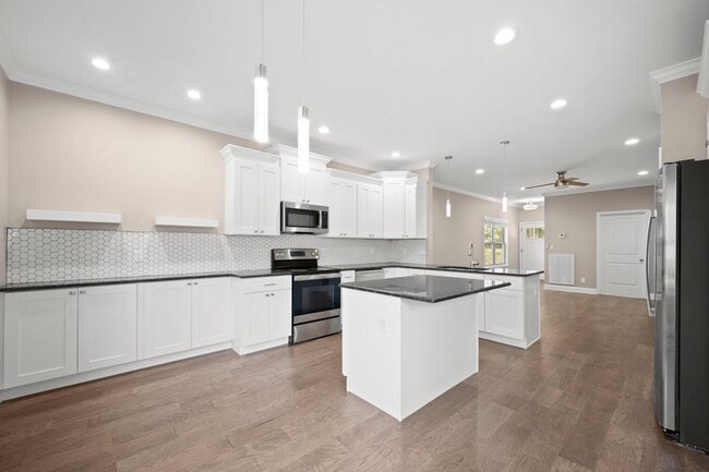 Building Photo - Beautiful 4BR Home with Finished Basement