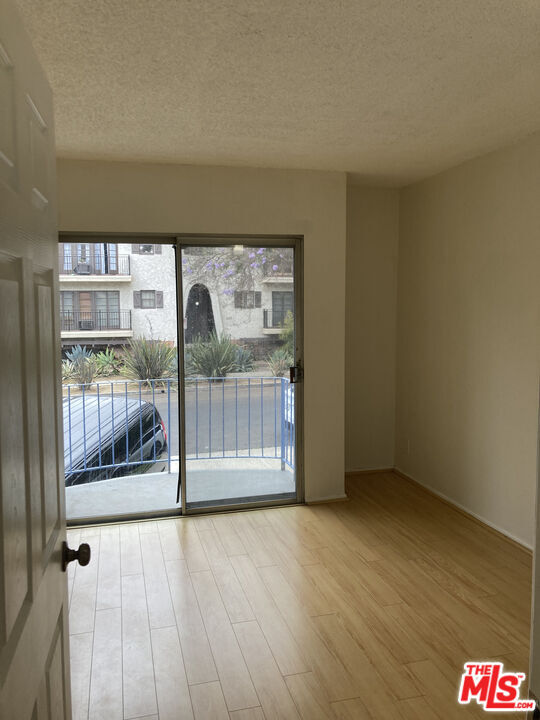 Building Photo - 1418 S Bentley Ave