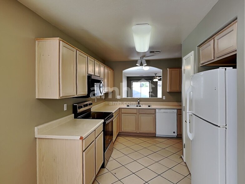 Building Photo - 13177 W Mauna Loa Ln