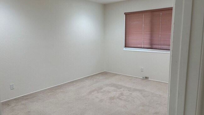 Building Photo - Spacious 4 bed/2.5 bath home in San Ramon