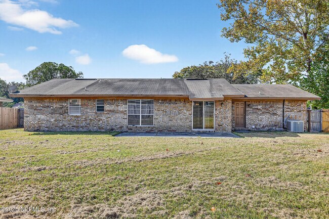 Building Photo - 551 William Penn St