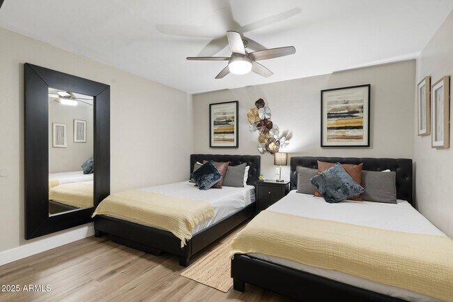 Building Photo - 8570 E Indian School Rd