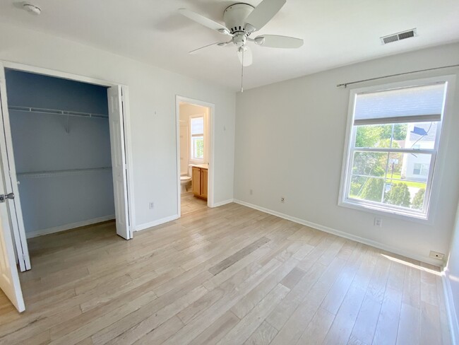 Building Photo - Charming, Spacious, Single Family Home in ...