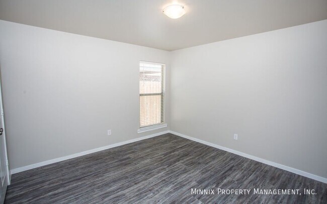 Building Photo - 921 Tulane St