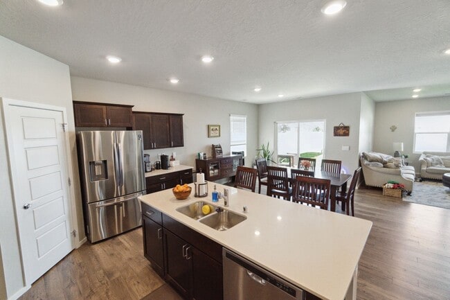 Building Photo - 4 Bed 2 Bath Single Family Home in Cheney!!