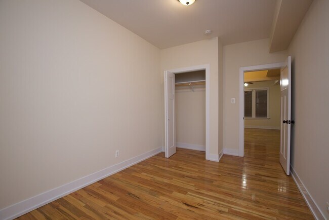 Building Photo - 3450 N Racine Ave
