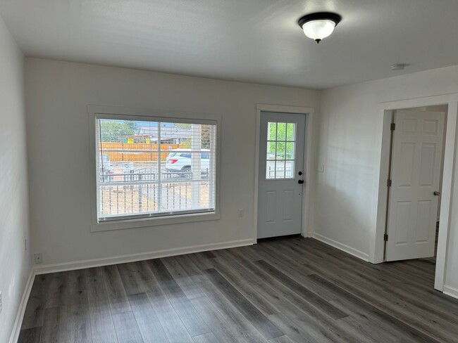 Building Photo - Updated 3 bedroom 2 bathroom duplex in his...