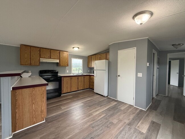 Building Photo - 3 Bedroom 2 Bathroom Mobile Home Located in Greeneville, TN