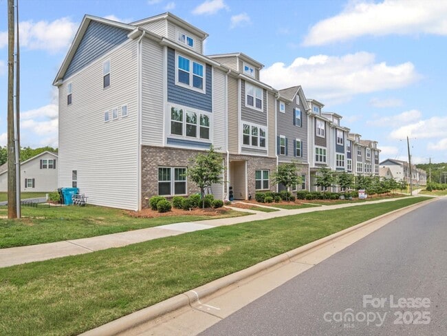 Building Photo - 8332 Waxhaw Hwy