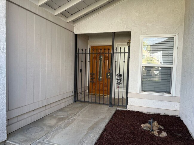 Building Photo - NORTHWEST BAKERSFIELD
