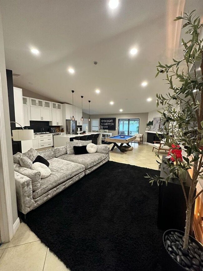 Building Photo - **FURNISHED**