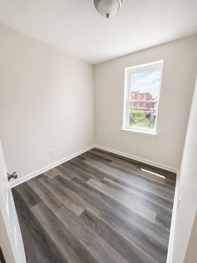 Building Photo - 2519 Mutter St