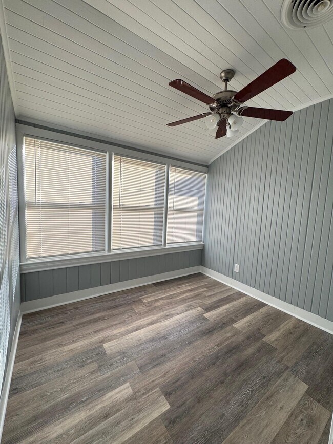 Building Photo - 1114 10th St