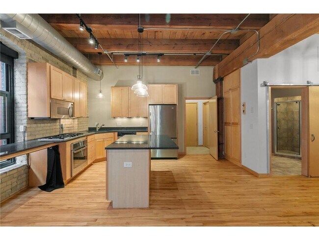 Building Photo - 607 Washington Ave S