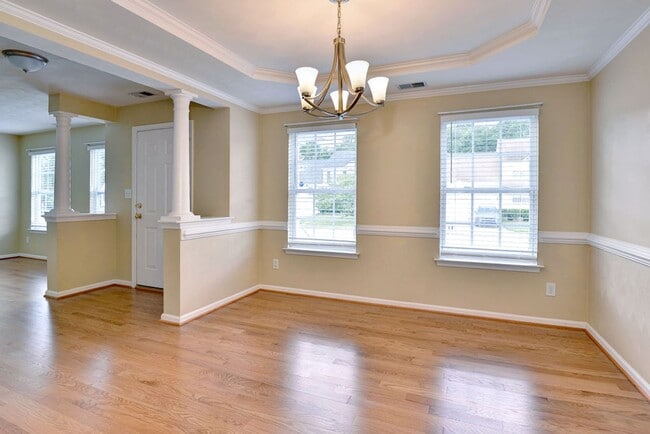 Building Photo - Spacious & Updated Hampton Home
