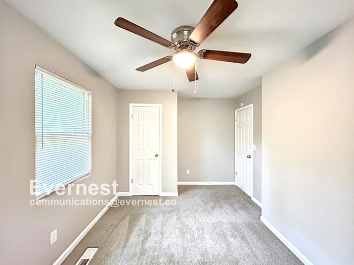 Building Photo - 8937 Tweeddale Dr