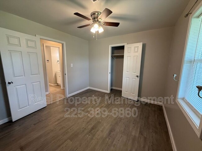 Building Photo - 160 Ebony Dr