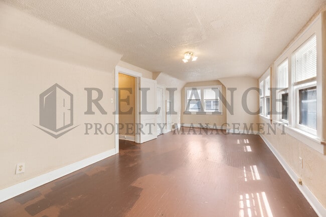 Building Photo - 607 N Lorraine Ave