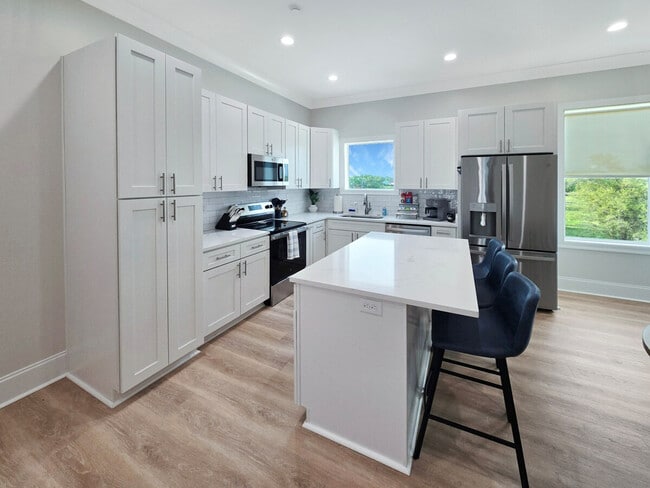 Building Photo - 996 Beach Blvd W