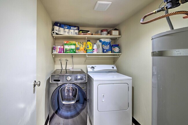 Building Photo - 611 SW 5th Ct