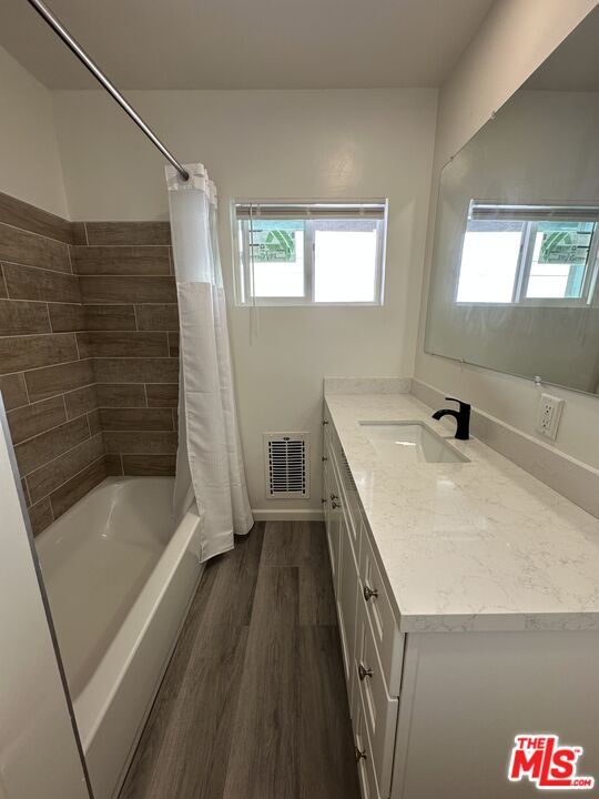 Building Photo - 342 1/2 S Serrano Ave