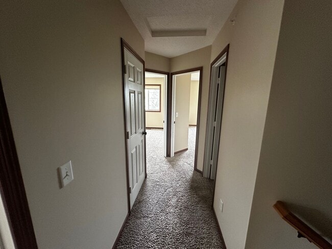 Building Photo - 3 Bed 3 Bath Townhome