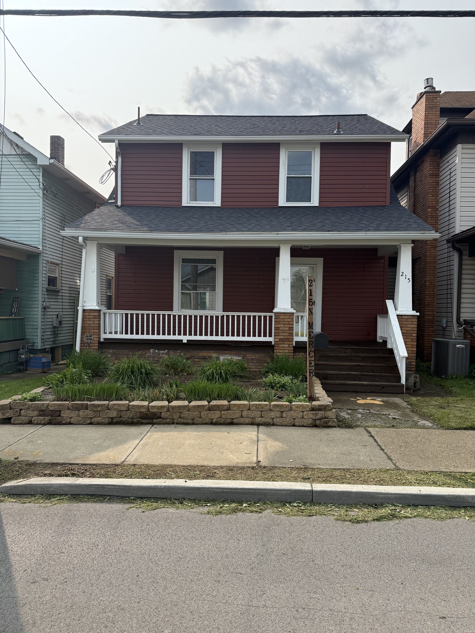 Building Photo - 215 N Mercer Ave