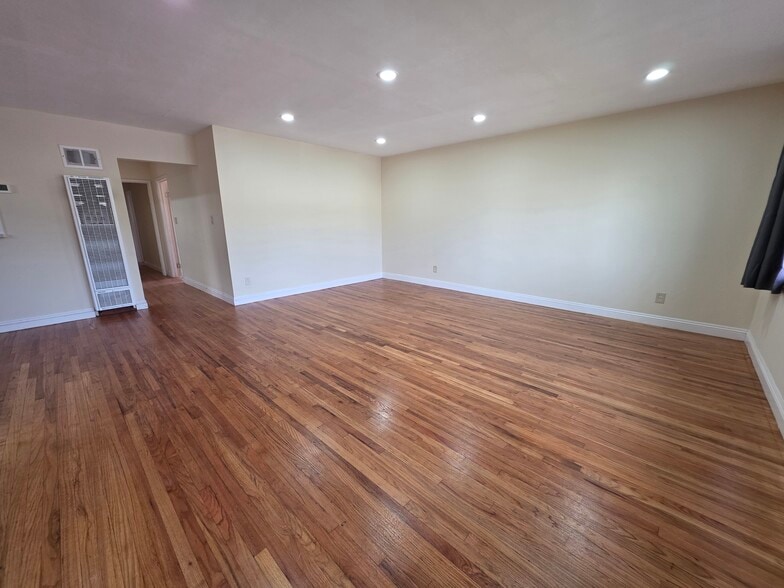 Building Photo - 5457 Dorothy Dr