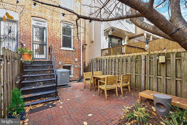 Building Photo - 421 K St NE
