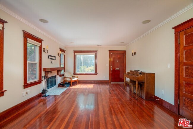 Building Photo - 4253 Fountain Ave