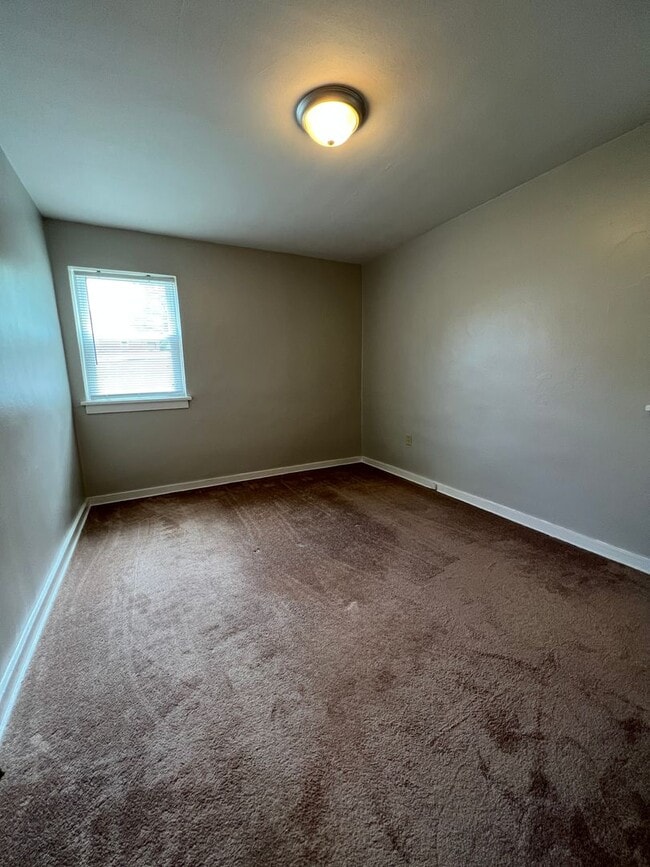 Building Photo - 1257 W 6th St