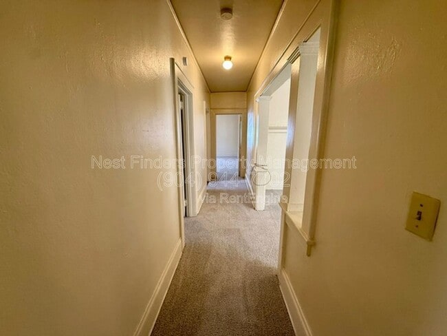 Building Photo - 2309 College St